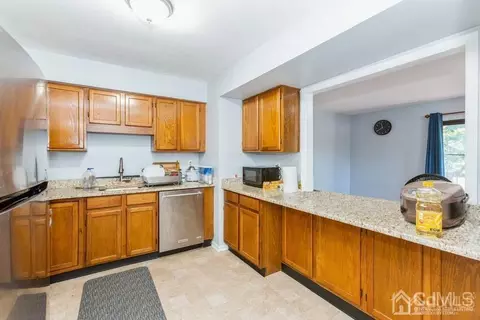 51 Main St, Edison, NJ 08837 photo 10