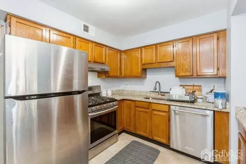51 Main St, Edison, NJ 08837 photo 11