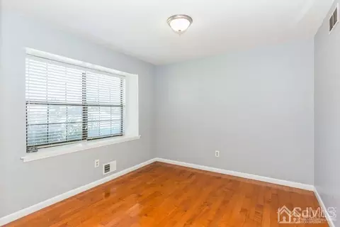 51 Main St, Edison, NJ 08837 photo 8