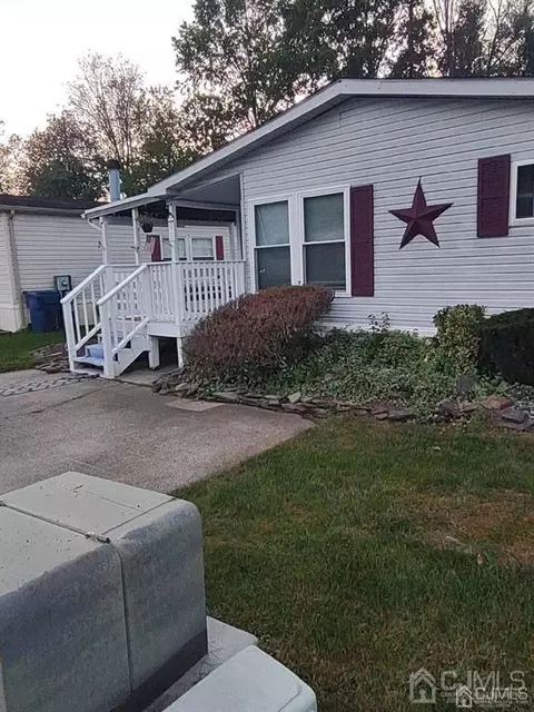 23 Twain Rd, North Brunswick, NJ 08902