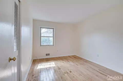 5 Robin Rd, Edison, NJ 08820 photo 22