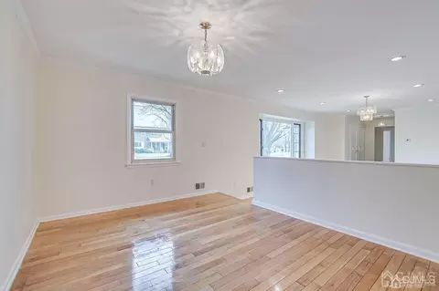 5 Robin Rd, Edison, NJ 08820 photo 6