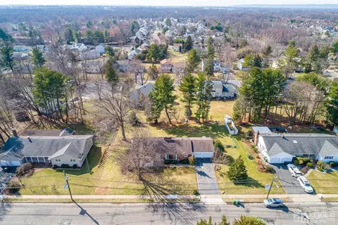 5 Robin Rd, Edison, NJ 08820 photo 38