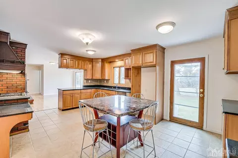 5 Robin Rd, Edison, NJ 08820 photo 9