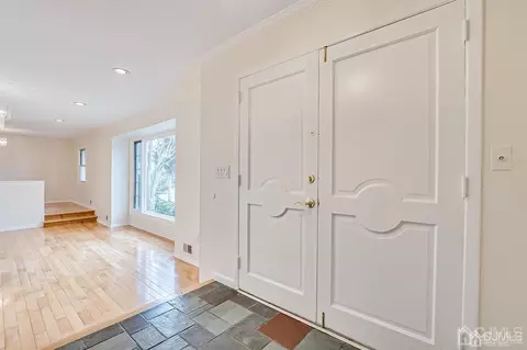 5 Robin Rd, Edison, NJ 08820 photo 3