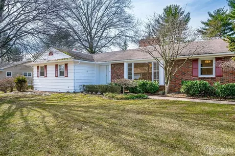 5 Robin Rd, Edison, NJ 08820 photo 2