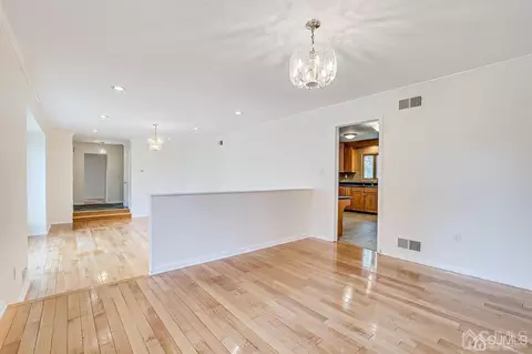 5 Robin Rd, Edison, NJ 08820 photo 7