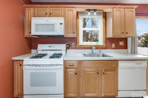 4 Valley Brook Dr, Middlesex, NJ 08846 photo 8