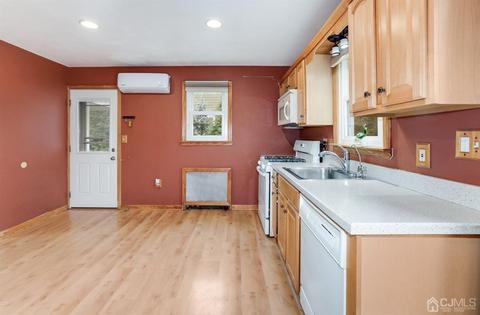 4 Valley Brook Dr, Middlesex, NJ 08846 photo 10