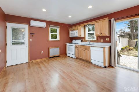 4 Valley Brook Dr, Middlesex, NJ 08846 photo 9