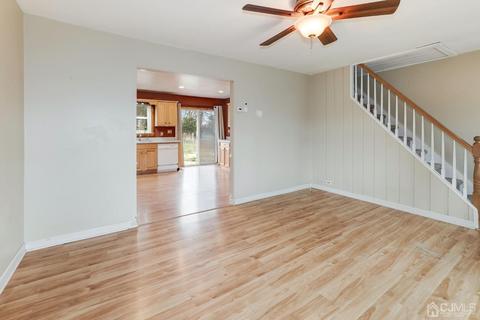 4 Valley Brook Dr, Middlesex, NJ 08846 photo 6
