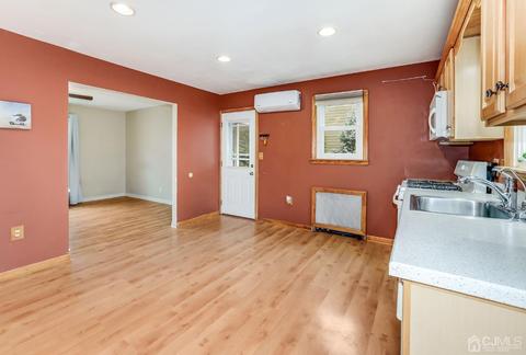 4 Valley Brook Dr, Middlesex, NJ 08846 photo 11