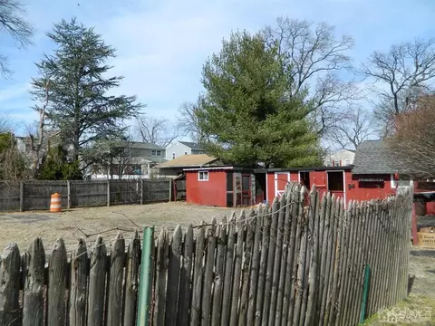 403 E St, Middlesex, NJ 08846 photo 2