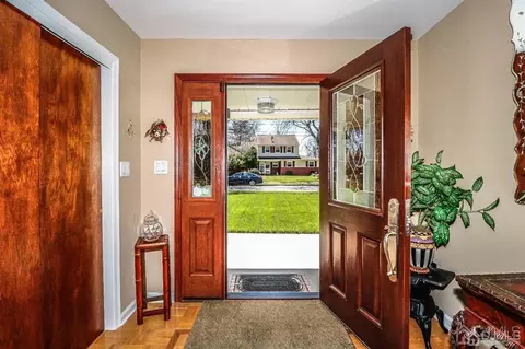 5 Pendleton Pl, Edison, NJ 08820 photo 2