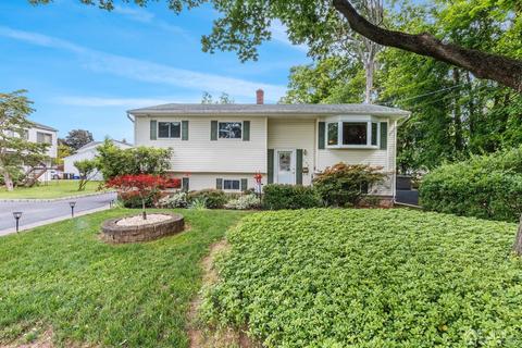 136 Lee Dr, Middlesex, NJ 08846 photo 1