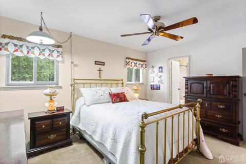 136 Lee Dr, Middlesex, NJ 08846 photo 15