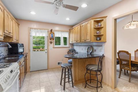 136 Lee Dr, Middlesex, NJ 08846 photo 6