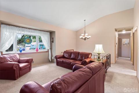 136 Lee Dr, Middlesex, NJ 08846 photo 12