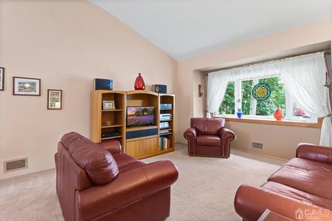 136 Lee Dr, Middlesex, NJ 08846 photo 11