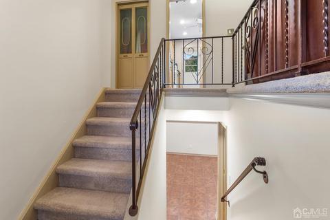 136 Lee Dr, Middlesex, NJ 08846 photo 5