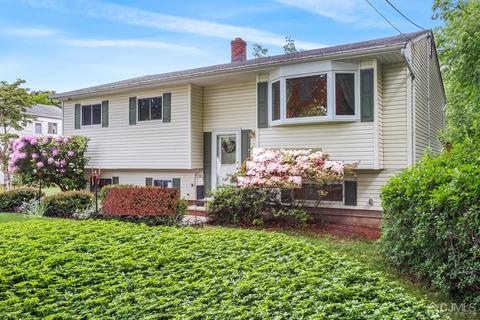 136 Lee Dr, Middlesex, NJ 08846 photo 4