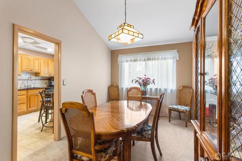 136 Lee Dr, Middlesex, NJ 08846 photo 9