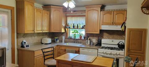 9 Maple St, Helmetta, NJ 08828 photo 5