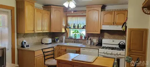 9 Maple St, Helmetta, NJ 08828 photo 5