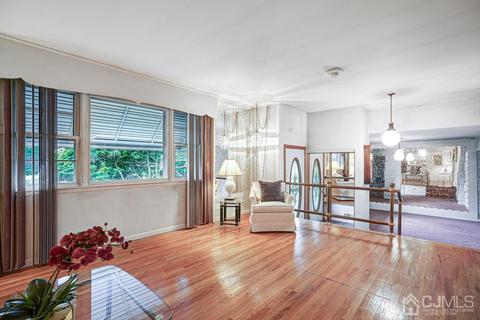 112 Walnut St, Middlesex, NJ 08846 photo 2