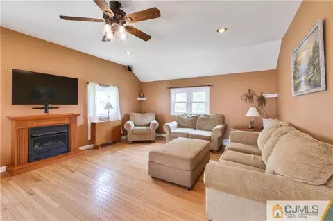 2 Terrill Rd, Edison, NJ 08817 photo 4
