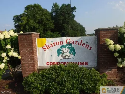 340 Sharon Garden Ct, Woodbridge, NJ 07095