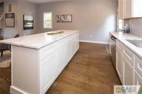 83 Old Rd, Sewaren, NJ 07077 photo 9