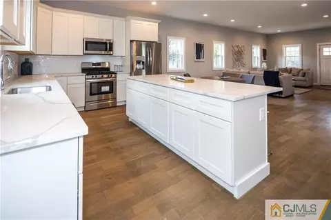 83 Old Rd, Sewaren, NJ 07077 photo 7
