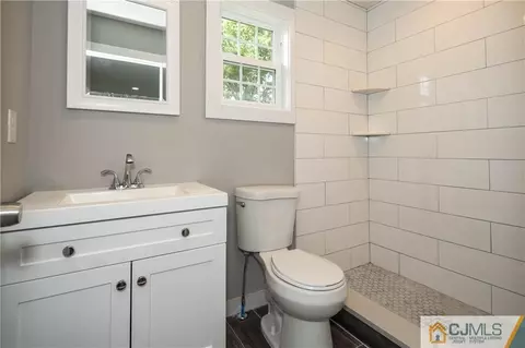 83 Old Rd, Sewaren, NJ 07077 photo 21