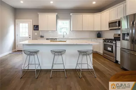 83 Old Rd, Sewaren, NJ 07077 photo 4