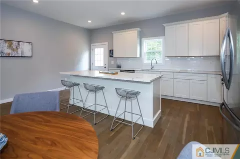 83 Old Rd, Sewaren, NJ 07077 photo 6
