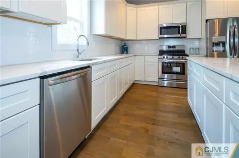 83 Old Rd, Sewaren, NJ 07077 photo 8