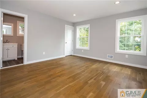 83 Old Rd, Sewaren, NJ 07077 photo 19