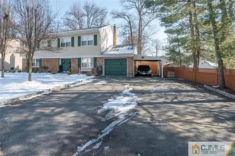 4 Taurus Ct, Edison, NJ 08820 photo 2