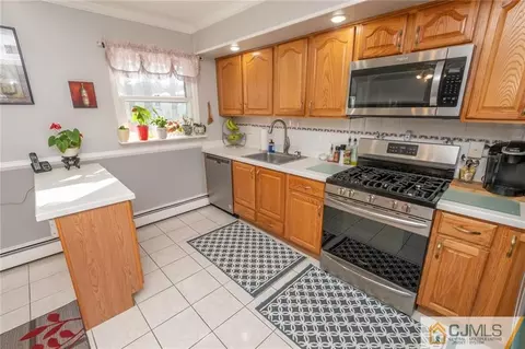4 Taurus Ct, Edison, NJ 08820 photo 3