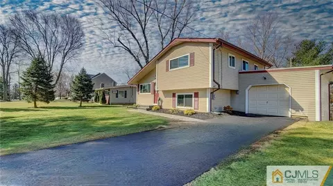 45 Middlesex Rd, Matawan, NJ 07747 photo 3