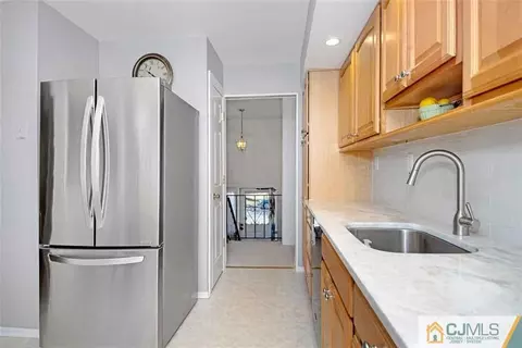 24 Princeton Dr, Middlesex, NJ 08846 photo 11