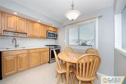 24 Princeton Dr, Middlesex, NJ 08846 photo 9