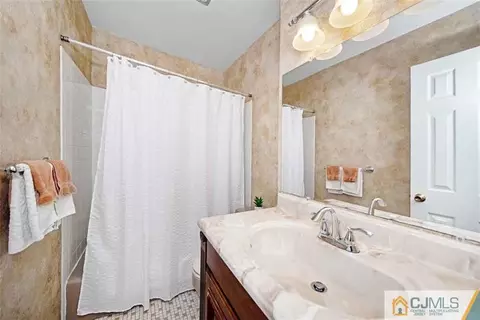 24 Princeton Dr, Middlesex, NJ 08846 photo 14
