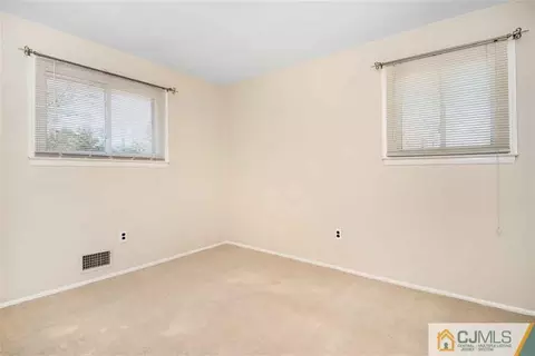 24 Princeton Dr, Middlesex, NJ 08846 photo 15