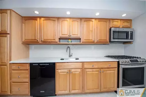 24 Princeton Dr, Middlesex, NJ 08846 photo 10