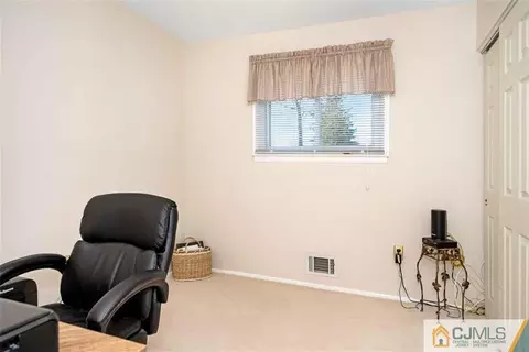 24 Princeton Dr, Middlesex, NJ 08846 photo 16