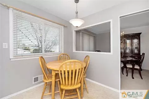 24 Princeton Dr, Middlesex, NJ 08846 photo 8