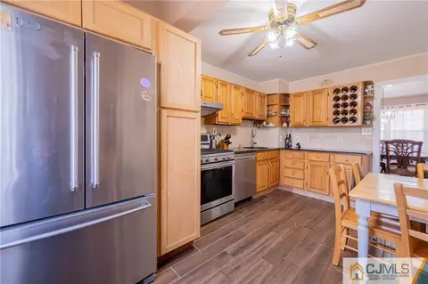 437 Runyon Ave, Middlesex, NJ 08846 photo 8