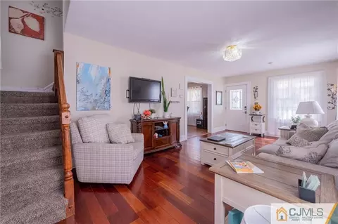 437 Runyon Ave, Middlesex, NJ 08846 photo 4